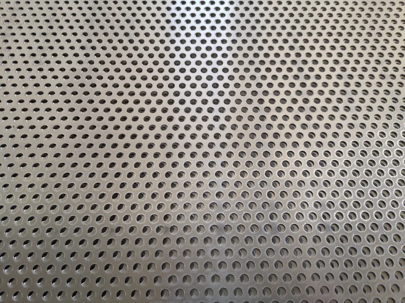TABLA ALUMINIU PERFORATA 1,5X1000X2000 MM CU GAURI ROTUNDE DE 5 MM SI PAS DE 8 MM