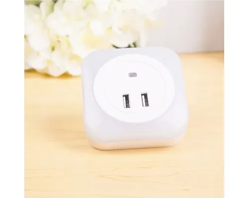 Lampă de veghe cu LED Flink, senzor crepuscular și 2 prize USB buc