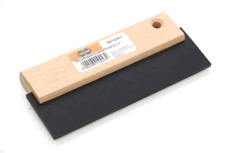Spaclu cauciuc Holzer 543, 15 cm, cu maner de lemn buc