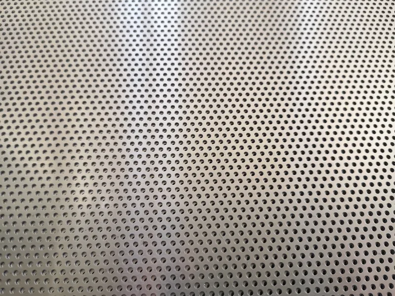 TABLA ALUMINIU PERFORATA 1X1000X2000 MM CU GAURI ROTUNDE DE 2 MM SI PAS DE 3 MM